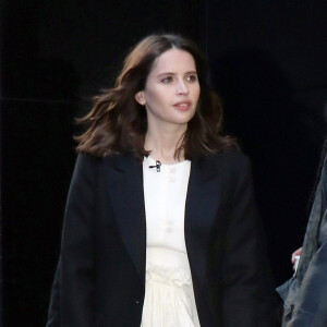 Felicity Jones est allée faire la promotion de The Aeronauts aux studios de GMA à New York, le 3 décembre 2019