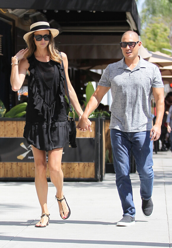 Exclusif - Stacy Keibler et son mari Jared Pobre se promènent à Beverly Hills le 27 mai 2016.  Exclusive - For Germany call for price - 'Dancing With The Stars' dancer Stacy Keibler was spotted with her husband Jared Pobre in Beverly Hills, California on May 27, 2016.27/05/2016 - Beverly Hills