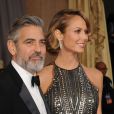 George Clooney et Stacy Keibler - Arrivée à la 85ème ceremonie des Oscars à Los Angeles le 24 février 2013 à Los Angeles.