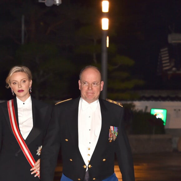 Le prince Albert II de Monaco, la princesse Charlène - Arrivées à la soirée de gala à l'occasion de la fête nationale monégasque au Grimaldi Forum à Monaco le 19 novembre 2019. Cette année, c'est le l'opéra Lucia di Lammermoor qui est joué sur la scène de la salle des Princes. © Bruno Bebert / Pool Monaco / Bestimage