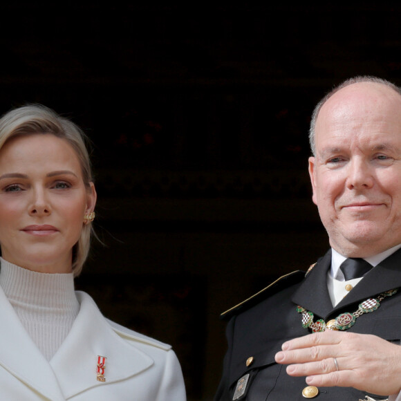 Le prince Albert II de Monaco, la princesse Charlène de Monaco - La famille princière de Monaco au balcon du palais lors de la Fête nationale monégasque à Monaco. Le 19 novembre 2019 © Claudia Albuquerque / Bestimage