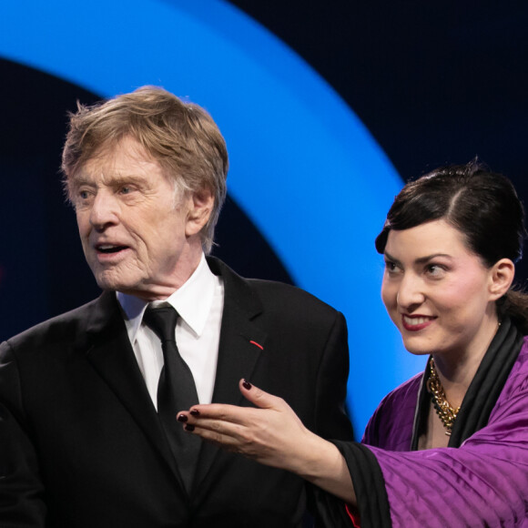 Chiara Mastroianni et Rebecca Zlotowski remettent son prix à Robert Redford- R.Redford reçoit le prix d'honneur récompensant l'ensemble de sa carrière au 18ème Festival International du Film de Marrakech le 06 décembre 2019. ©Romual Maigneux / Bestimage