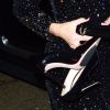 Exclusif - Julia Roberts sort pieds-nus, ses escarpins à la main, à la sortie de la soirée Fashion Awards 2019 au Royal Albert Hall à Londres, le 2 décembre 2019
