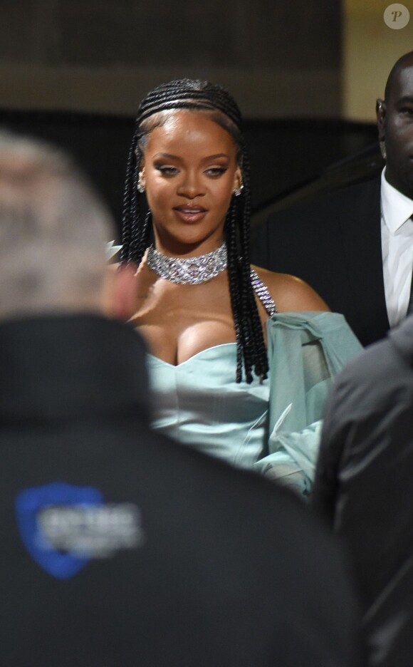 Rihanna - Arrivée des people à la soirée des "Fashion Awards 2019" à Londres, le 2 décembre 2019.