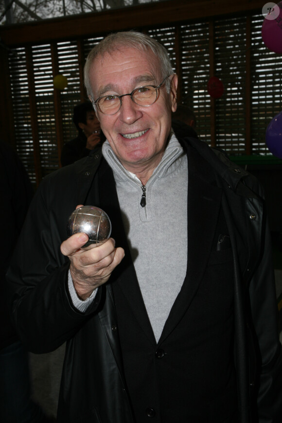 Exclusif - Bernard Le Coq participe au tournoi de pétanque au profit du Téléthon 2019 au stade Suchet à Paris le 7 décembre 2019. © JLPPA/Bestimage