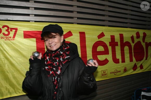 Exclusif - Candice Berner participe au tournoi de pétanque au profit du Téléthon 2019 au stade Suchet à Paris le 7 décembre 2019. © JLPPA/Bestimage