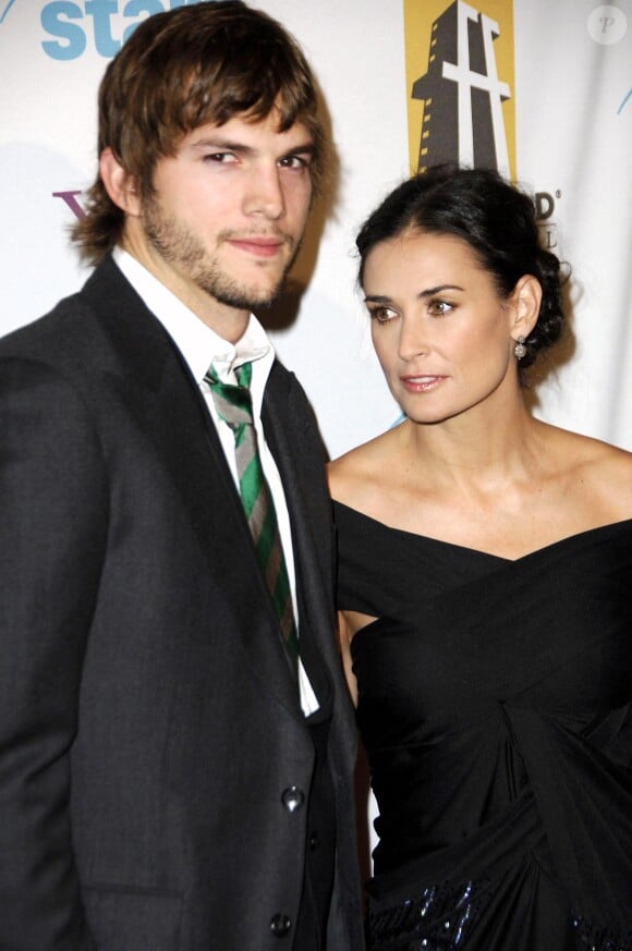 Ashton Kutcher et Demi Moore à la 10ème cérémonie des Hollywood Film Awards, le 23 octobre 
