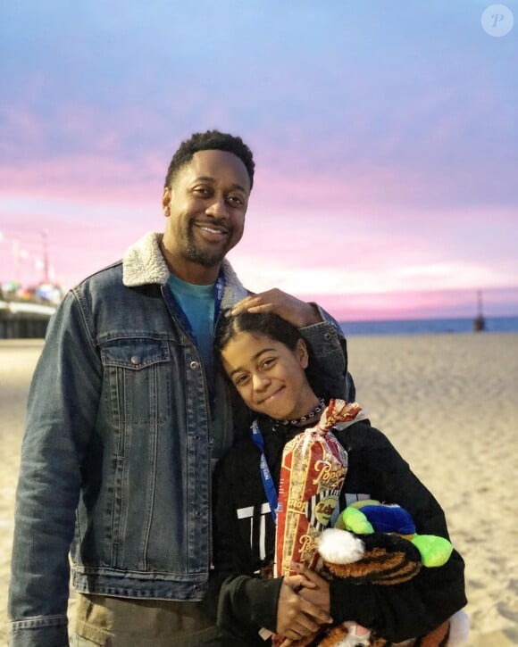 Jaleel White avec sa fille à la plage, le 27 novembre 2019