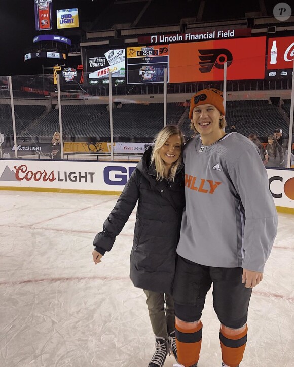 Oskar Lindblom et sa compagne, photo Instagram du 23 février 2019. Le jeune hockeyeur international suédois est atteint d'un sarcome d'Ewing, une forme rare de cancer des os, diagnostiqué en décembre 2019.