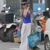 Semi-exclusif - Jade et Joy se baignent avec une amie à la plage alors que Laeticia Hallyday a fait ses courses au supermarché à Saint-Barthélemy le 4 décembre 2019.