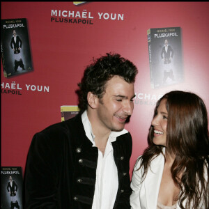 Michaël Youn et Elsa Pataky - Lancement du DVD de Michaël Youn "Pluskapoil" le 2 novembre 2005 à Paris.