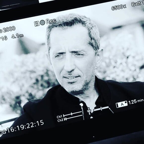 Gad Elmaleh lors du tournage de l'émission "Une ambition intime" diffusée le 16 décembre 2019 sur M6.