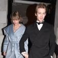    Taylor Swift et son compagnon Joe Alwyn main dans la main à la sortie de l'after party des BAFTA Awards à Londres, le 10 février 2019. 