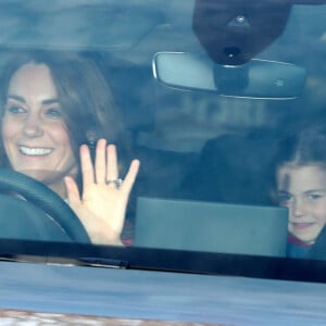 Kate Middleton et sa fille la princesse Charlotte - La famille royale arrive au palais de Buckingham pour le traditionnel déjeuner de Noël de la reine Elizabeth, le 18 décembre 2019.