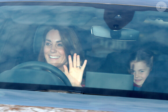 Kate Middleton et sa fille la princesse Charlotte - La famille royale arrive au palais de Buckingham pour le traditionnel déjeuner de Noël de la reine Elizabeth, le 18 décembre 2019.