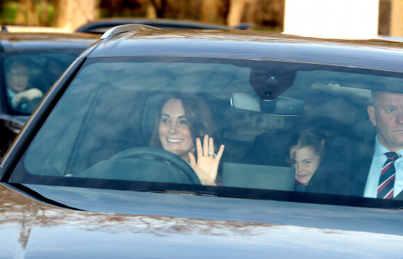 Kate Middleton et sa fille Charlotte - La famille royale arrive au palais de Buckingham pour le traditionnel déjeuner de Noël de la reine Elizabeth, le 18 décembre 2019.