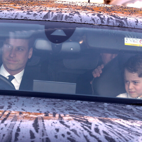 Le prince William et son fils George - La famille royale arrive au palais de Buckingham pour le traditionnel déjeuner de Noël de la reine Elizabeth, le 18 décembre 2019.