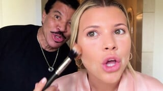 Lionel Richie : Il s'incruste dans le tuto maquillage de sa fille Sofia