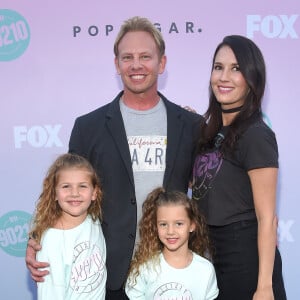 Ian Ziering, sa femme Erin Kristine Ludwig, et leurs filles Mia Loren Ziering et Penna Mae Ziering - Les acteurs de la série "Beverly Hills 90210" au Peach Pit Pop-UP à Los Angeles. Le 3 août 2019.