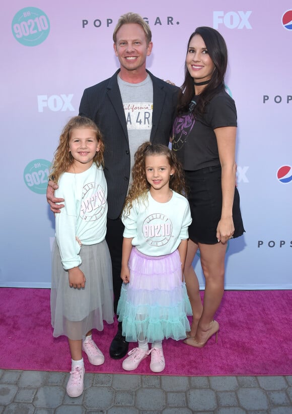 Ian Ziering, sa femme Erin Kristine Ludwig, et leurs filles Mia Loren Ziering et Penna Mae Ziering - Les acteurs de la série "Beverly Hills 90210" au Peach Pit Pop-UP à Los Angeles. Le 3 août 2019.