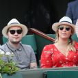 Jeff Panacloc et sa femme Charlotte de Hugo dans les tribunes lors des internationaux de France de tennis de Roland Garros le 30 mai 2018. © Cyril Moreau - Dominique Jacovides/Bestimage