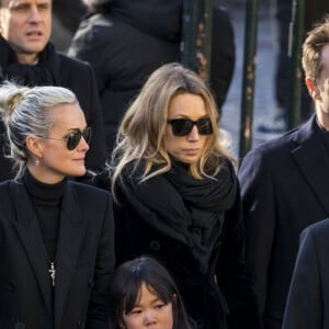 Laeticia Hallyday, ses filles Jade et Joy, Laura Smet et David Hallyday et Brigitte Macron (Trogneux) et le président de la république Emmanuel Macron - Arrivées des personnalités en l'église de La Madeleine pour les obsèques de Johnny Hallyday à Paris. Le 9 décembre 2017.