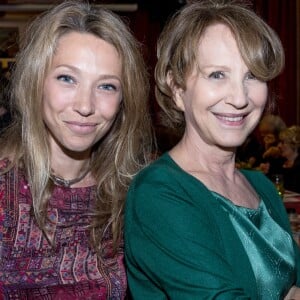 Laura Smet et sa mère Nathalie Baye - Soirée en l'honneur de Nathalie Baye, organisée par Louis Michel Colla, à La Chope des Puces, restaurant mythique de Marcel Campion à Saint-Ouen. Le 30 avril 2018 © Cyril Moreau / Bestimage