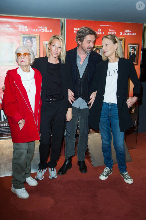 Brigitte Auber, Laura Smet, Louis-Do de Lencquesaing et Marthe Keller lors de l'avant-première de "La sainte famille" du UGC Les Halles, à Paris, le 19 décembre 2019.