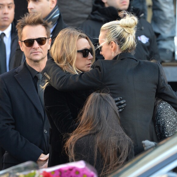 Le président Emmanuel Macron, David Hallyday, Laura Smet, Laeticia Hallyday et ses filles Joy et Jade - Arrivées des personnalités en l'église de La Madeleine pour les obsèques de Johnny Hallyday à Paris le 8 decembre 2017. © Veeren/Bestimage
