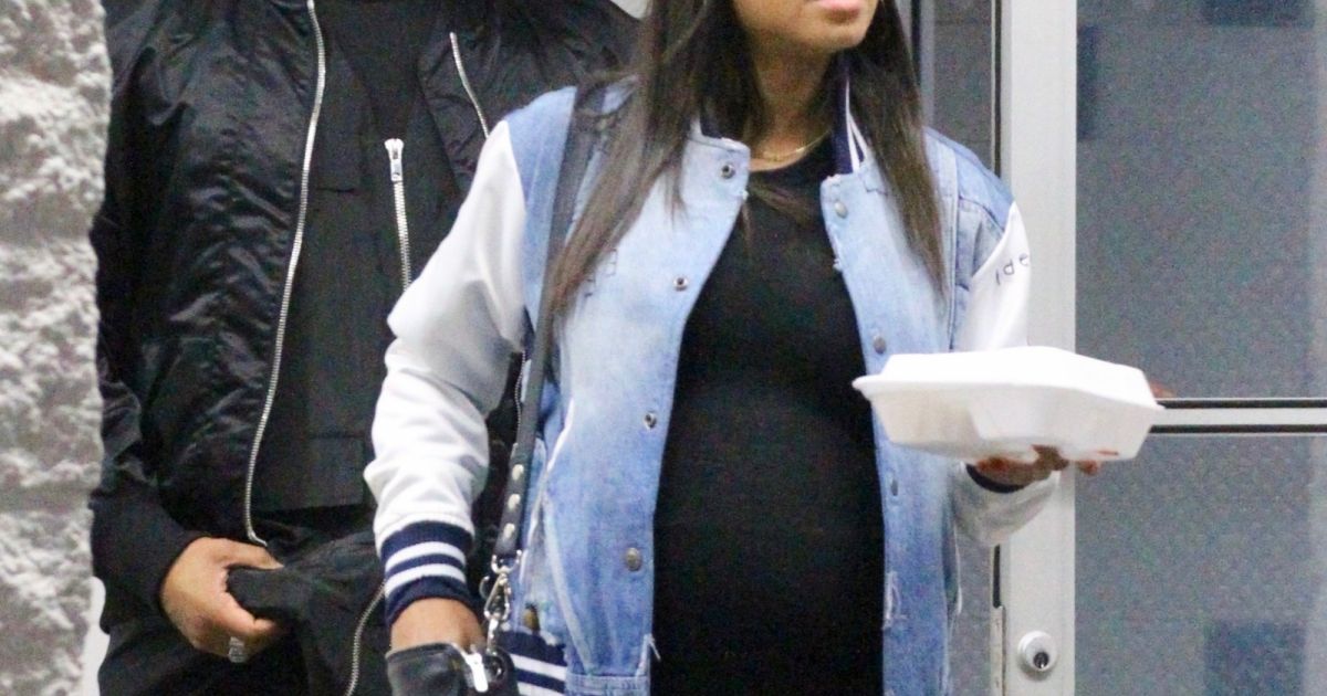 Exclusif - Christina Milian, enceinte, quitte la patinoire Northridge