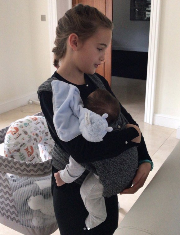 Les enfants de Hugo et Marine Lloris, Anna-Rose (9 ans) et Léandro (1 mois). Octobre 2019.