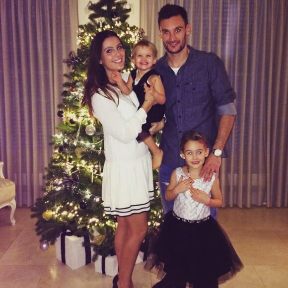 Hugo Lloris, sa femme Marine et leurs filles Giuliana et Anna-Rose lors de Noël 2017.