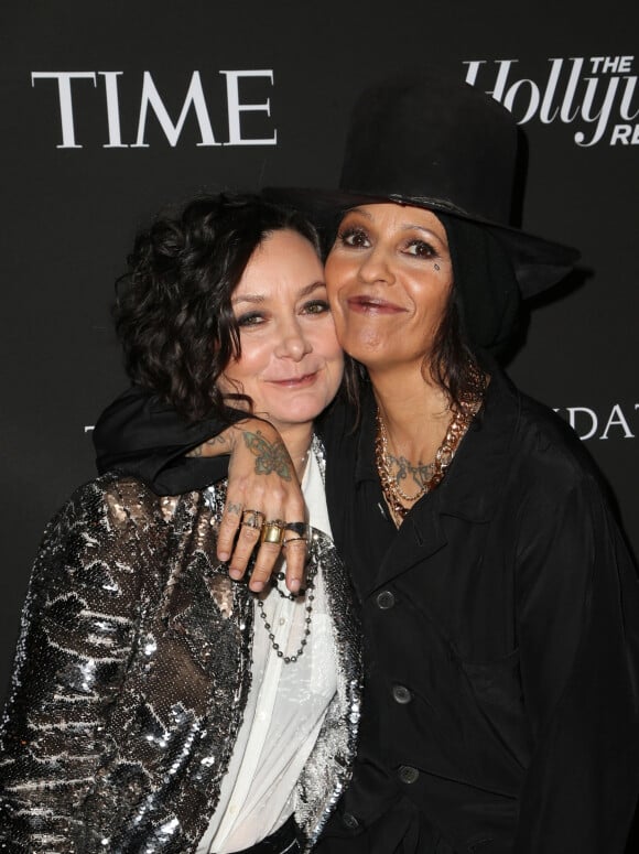 Sara Gilbert et Linda Perry - Les célébrités posent lors du photocall de la soirée "J/P HRO" à Los Angeles le 5 janvier 2019.