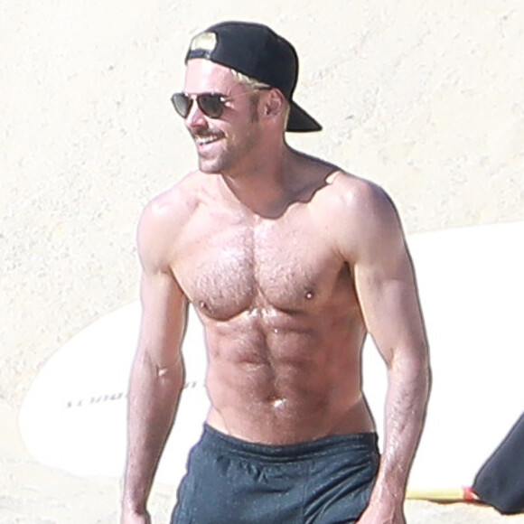 Exclusif  - Zac Efron - Zac Efron et son frère Dylan s'amusent sur une plage de Cabo San Lucas (Los Cabos) au Mexique le 11 janvier 2019.