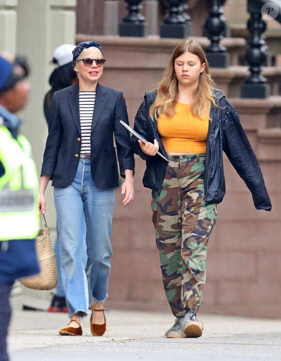 Exclusif - Michelle Williams et sa fille Matilda Ledger se promènent à New York, le 6 mai 2019.
