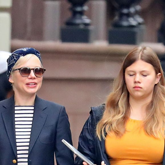 Exclusif - Michelle Williams et sa fille Matilda Ledger se promènent à New York, le 6 mai 2019.