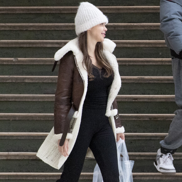 Semi-exclusif - Nabilla Benattia et son mari Thomas Vergara quittent leur domicile avec leur fils Milann et leur ami garde du corps Kamel Guenfoud pour se rendre à la gare de Lyon pour prendre un train pour Genève, le 8 novembre 2019.