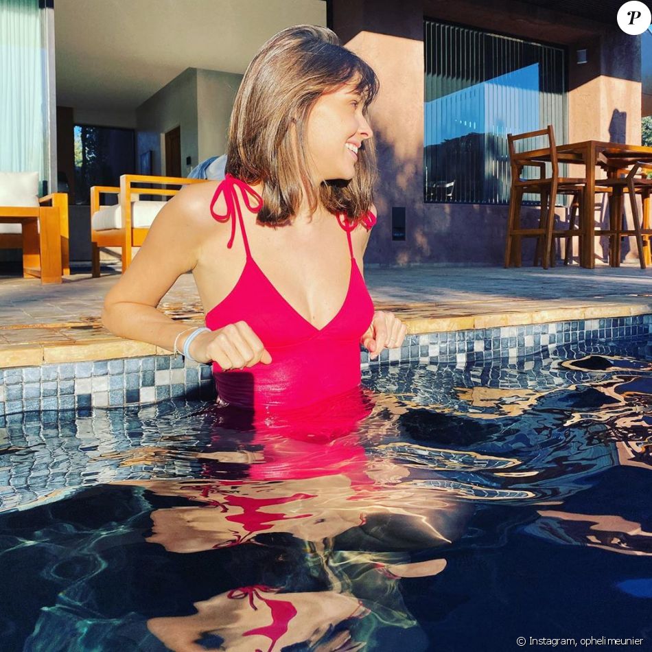 Oph lie Meunier Divine En Maillot De Bain Rouge La Piscine 