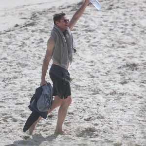 Exclusif - Hugh Jackman s'amuse dans les vagues de Cottesloe Beach en Australie, le 21 août 2019.