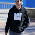 Exclusif - Hugh Jackman quitte un café de Cottesloe Beach à Perth en Australie. L'acteur est en ville pour le spectacle 'The Man. The Music. The Show', le 21 août 2019.