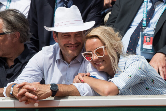 Elodie Gossuin et son mari Bertrand Lacherie dans les tribunes lors des internationaux de tennis de Roland Garros à Paris, France, le 4 juin 2019. © Jacovides-Moreau/Bestimage