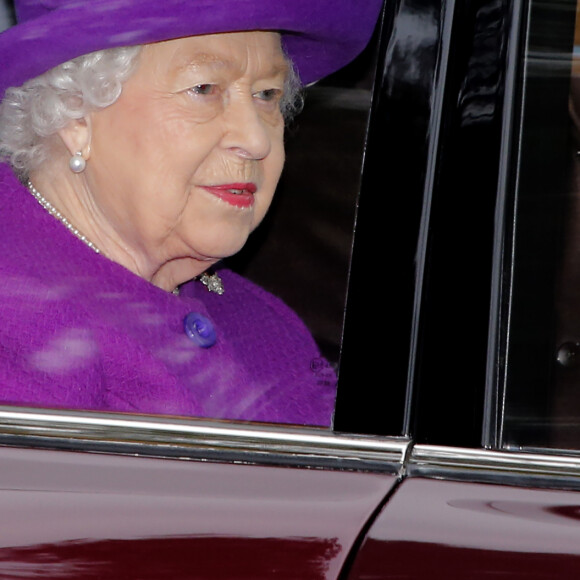 La reine Elisabeth II d'Angleterre arrive pour le service religieux de l'église Sainte-Marie-Madeleine à Sandringham, Norfolk, Royaume Uni, le 5 janvier 2020.