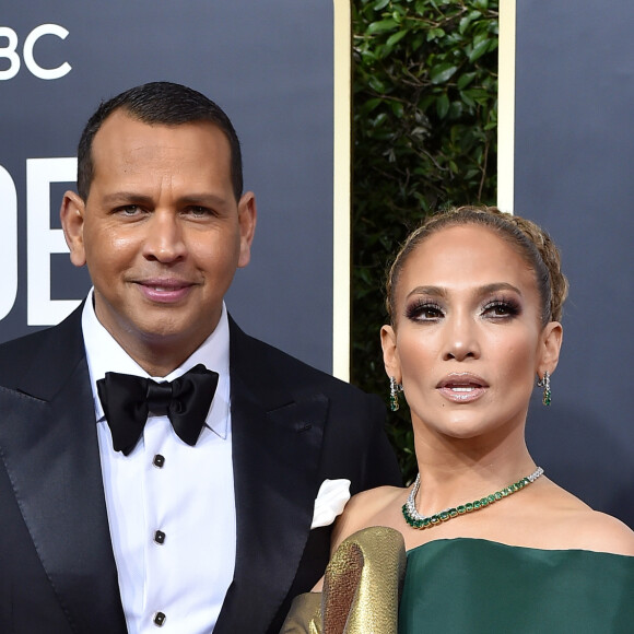 Alex Rodriguez et sa fiancée Jennifer Lopez assistent à la 77ème cérémonie annuelle des Golden Globe Awards au Beverly Hilton Hotel à Los Angeles, le 5 janvier 2020.