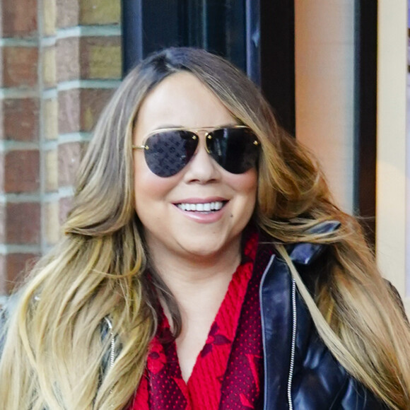 Exclusif - Mariah Carey et son compagnon Bryan Tanaka sont allés faire des courses de dernières minutes avant d'aller réveillonner dans le restaurant 'French Alpine Bistro' à Aspen dans le Colorado, le 24 décembre 2019.