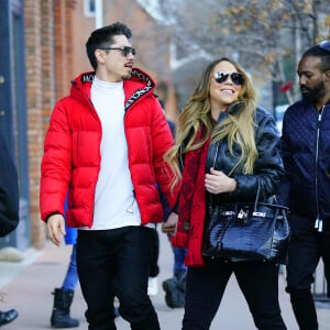 Exclusif - Mariah Carey et son compagnon Bryan Tanaka sont allés faire des courses de dernières minutes avant d'aller réveillonner dans le restaurant 'French Alpine Bistro' à Aspen dans le Colorado, le 24 décembre 2019.