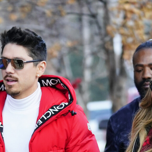 Exclusif - Mariah Carey et son compagnon Bryan Tanaka sont allés faire des courses de dernières minutes avant d'aller réveillonner dans le restaurant 'French Alpine Bistro' à Aspen dans le Colorado, le 24 décembre 2019.