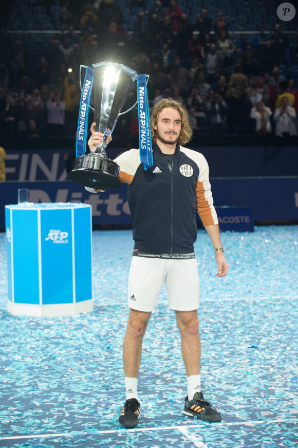 Stefanos Tsitsipas - Le Grec Stefanos Tsitsipas remporte la finale du Masters de tennis de Londres, le 17 novembre 2019, en battant l'Autrichien Dominic Thiem 6-7, 6-2, 7-6.