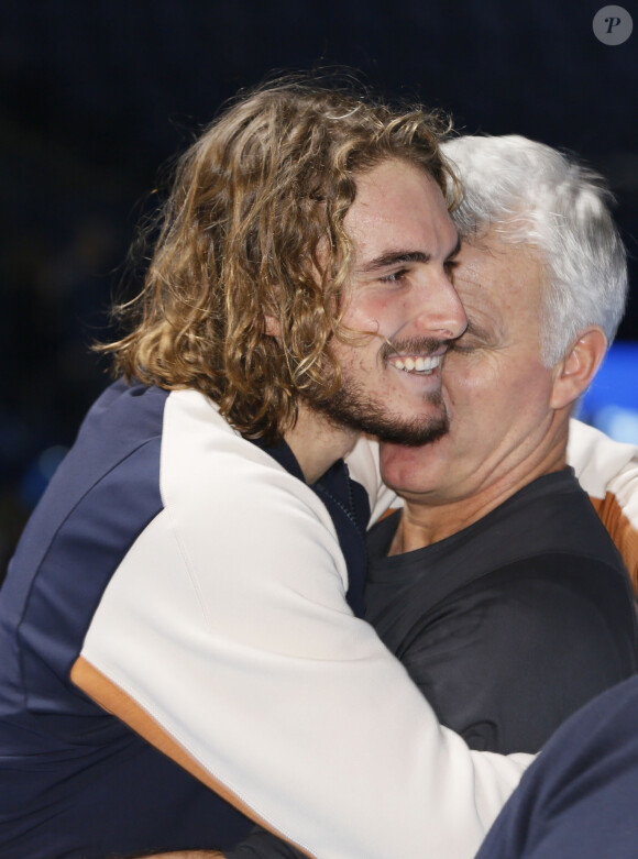 Stefanos Tsitsipas - Le Grec Stefanos Tsitsipas remporte la finale du Masters de tennis de Londres, le 17 novembre 2019, en battant l'Autrichien Dominic Thiem 6-7, 6-2, 7-6.