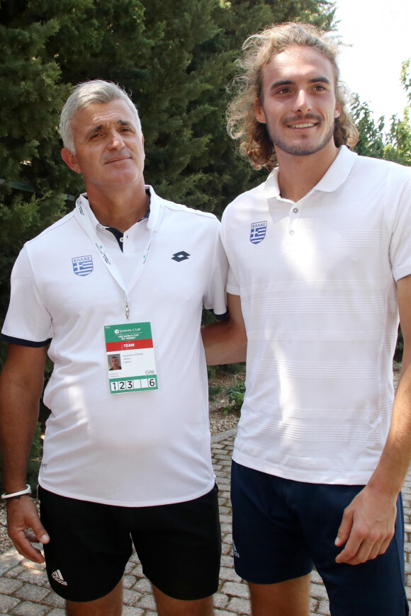 Stefanos Tsitsipas et son père Apostolos - Le joueur de tennis grec Stefanos Tsitsipas (n°7 mondial) s'entraîne pour la Coupe Davis à Athènes, le 10 septembre 2019.