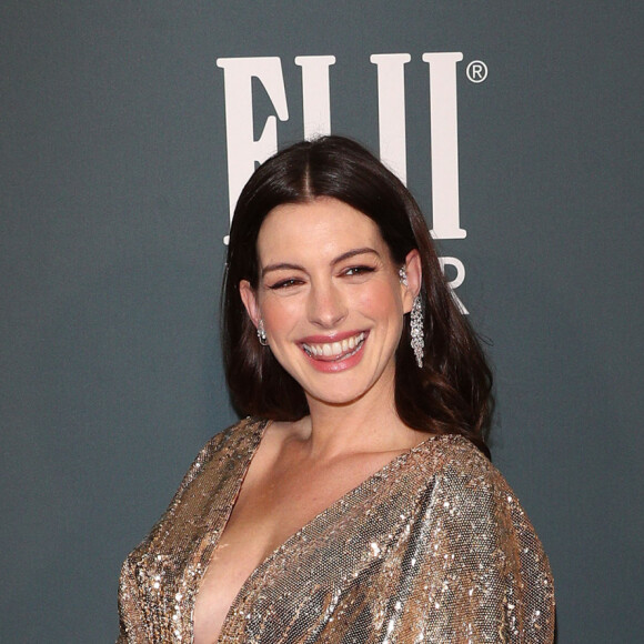 Anne Hathaway lors de la 25ème édition de la soirée des Critics Choice Awards au Barker Hangar à Santa Monica, Los Angeles, Californie, Etats-Unis, le 12 janvier 2020.